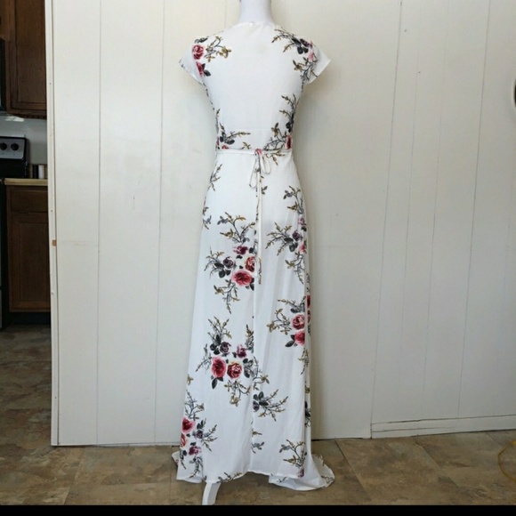 Beautiful floral wrap dress NWOT - Picture 4 of 4